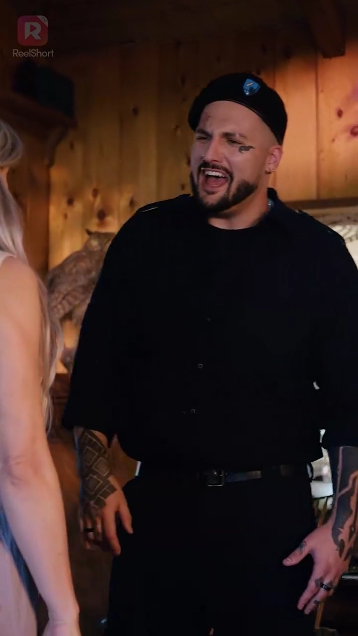 [dublado] A Rainha Loba Alfa RetornaFoto