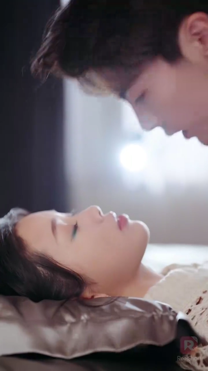 Falling for My Gold-Digger Wife (English-dubbed)Foto