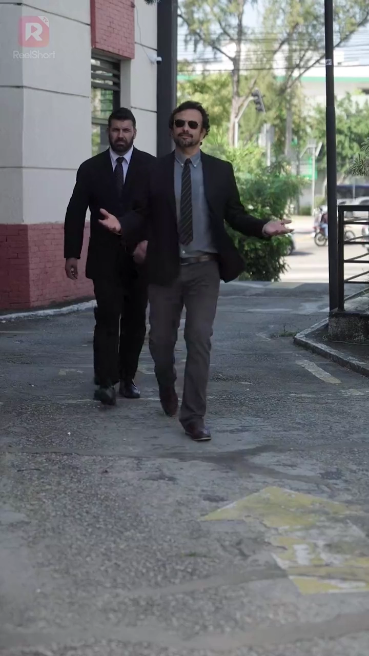 Encontrei Um Marido Bilionário E Sem-Teto Para o NatalFoto