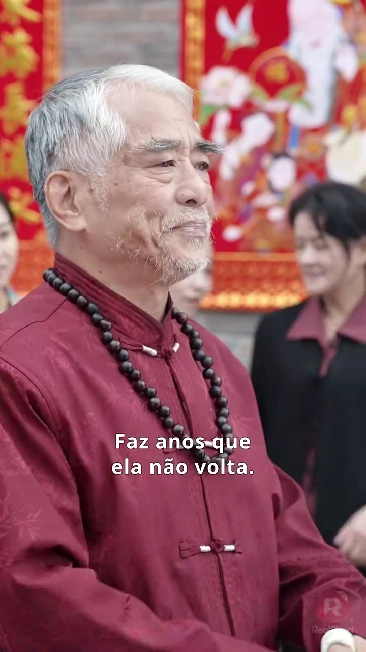 Três Filhas Prestando HomenagemFoto