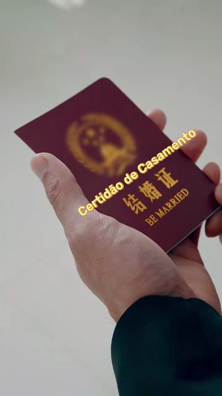 Amor Disfarçado: A Identidade Secreta da DamaFoto