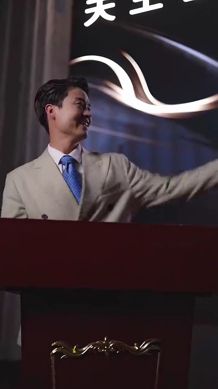 [Versão Dublada] Magnata Renascido: Sua Ascensão, Sua QuedaFoto