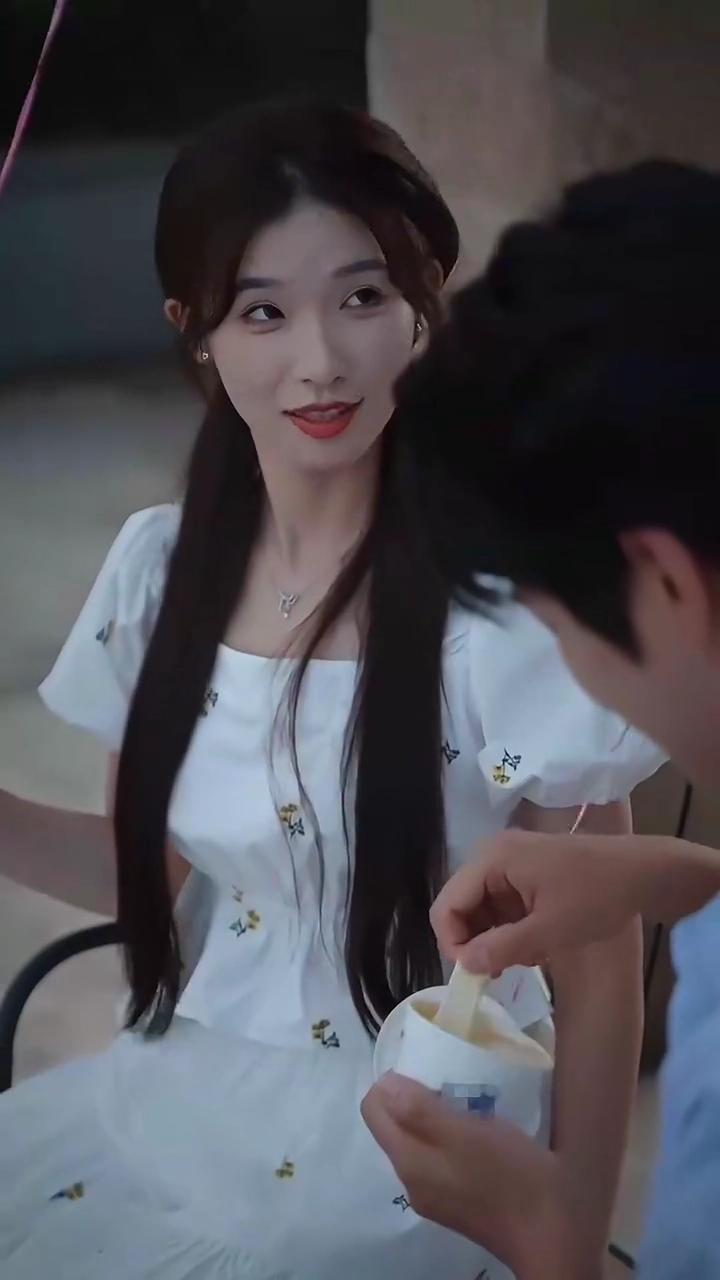 A Scheme To Love HerPhoto