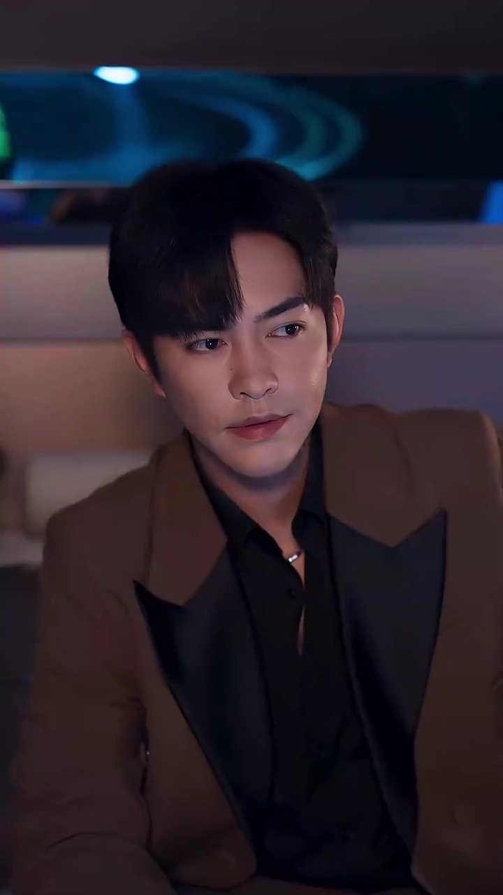 After His First Love Died I Became the Stand-in LoverPhoto