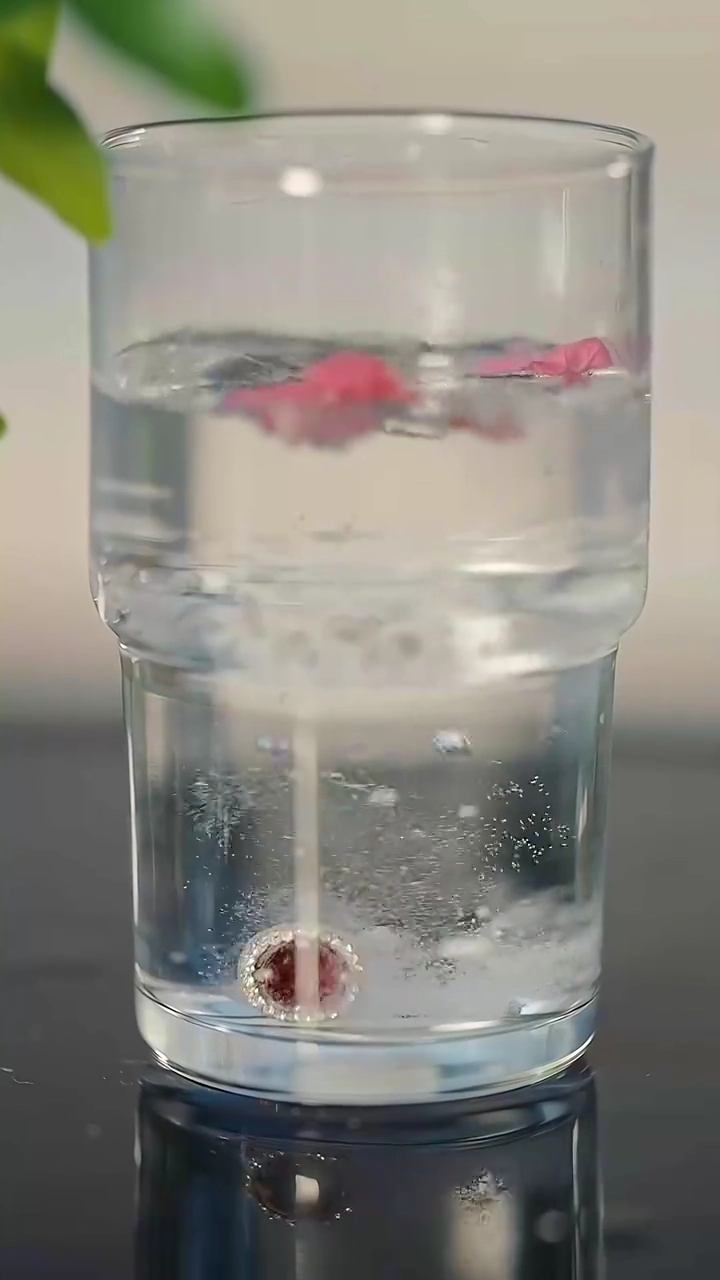 HOW TO BE A BILLIONAIRE'S WIFEPhoto