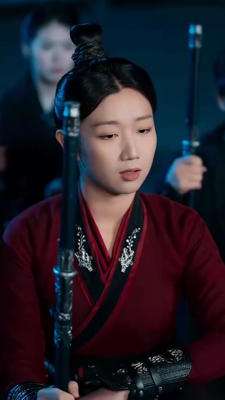 Ratu Musuh Jadi Ibu Tirikufoto