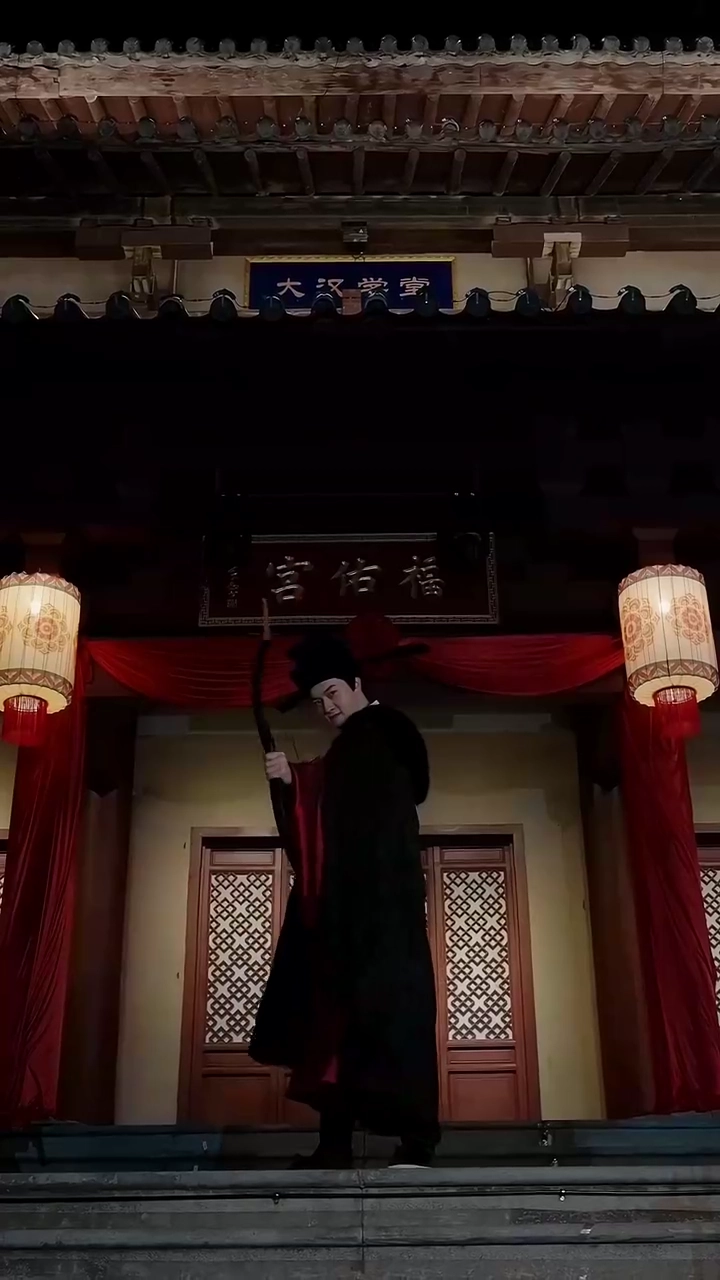 Jenderal Kuno Menjinakkan Playboy Modernfoto