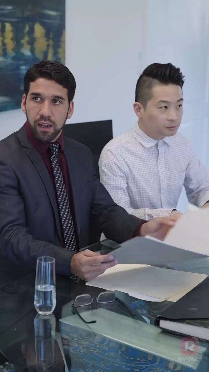 จอมวายร้ายในบ่วงบาศรูปภาพ