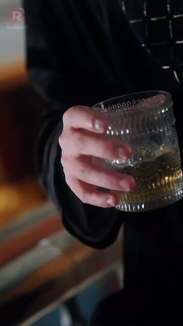 (พากย์) ด้านมืดของสาวดีรูปภาพ