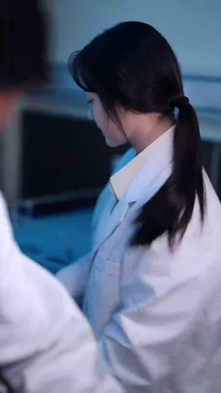 微笑みの裏に歪んだ彼女写真