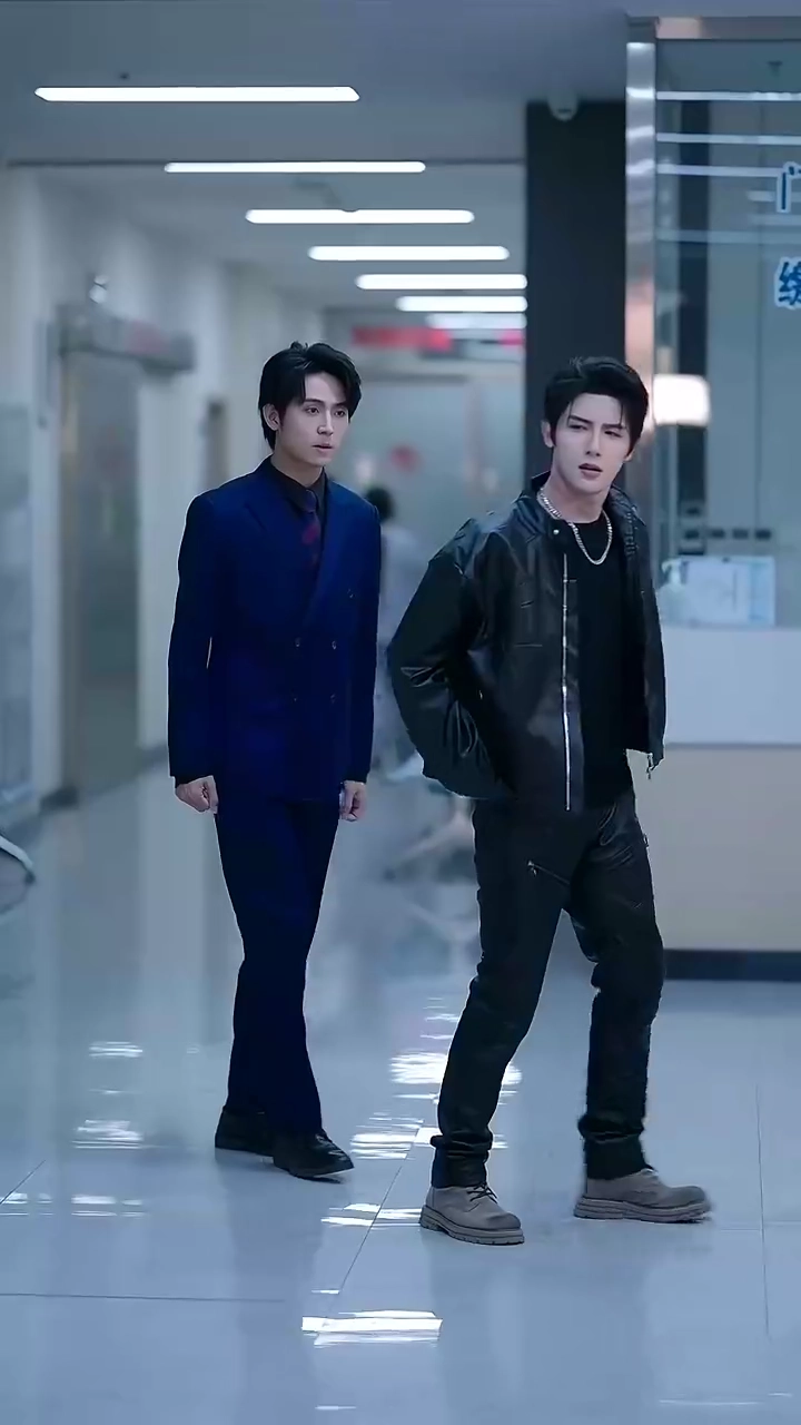 微笑みの裏に歪んだ彼女写真