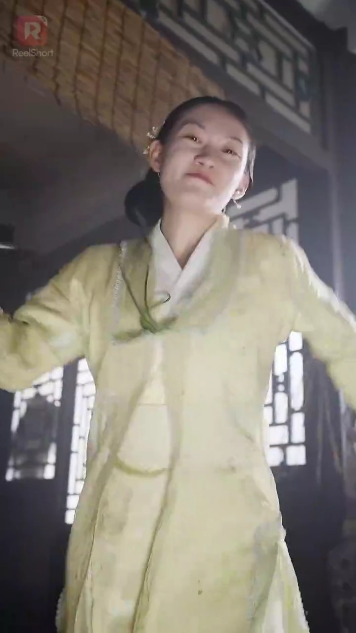 หญิงอ้วนเดินทางข้าวเวลาเพียงเพื่อหาเงินรูปภาพ