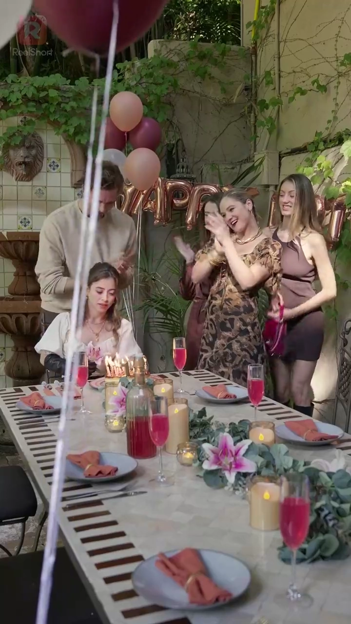 อัลฟ่าที่เธอปรารถนารูปภาพ