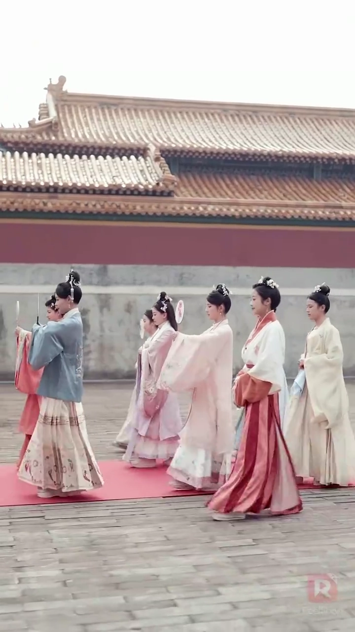 กริชสตรีในวังหลวงรูปภาพ