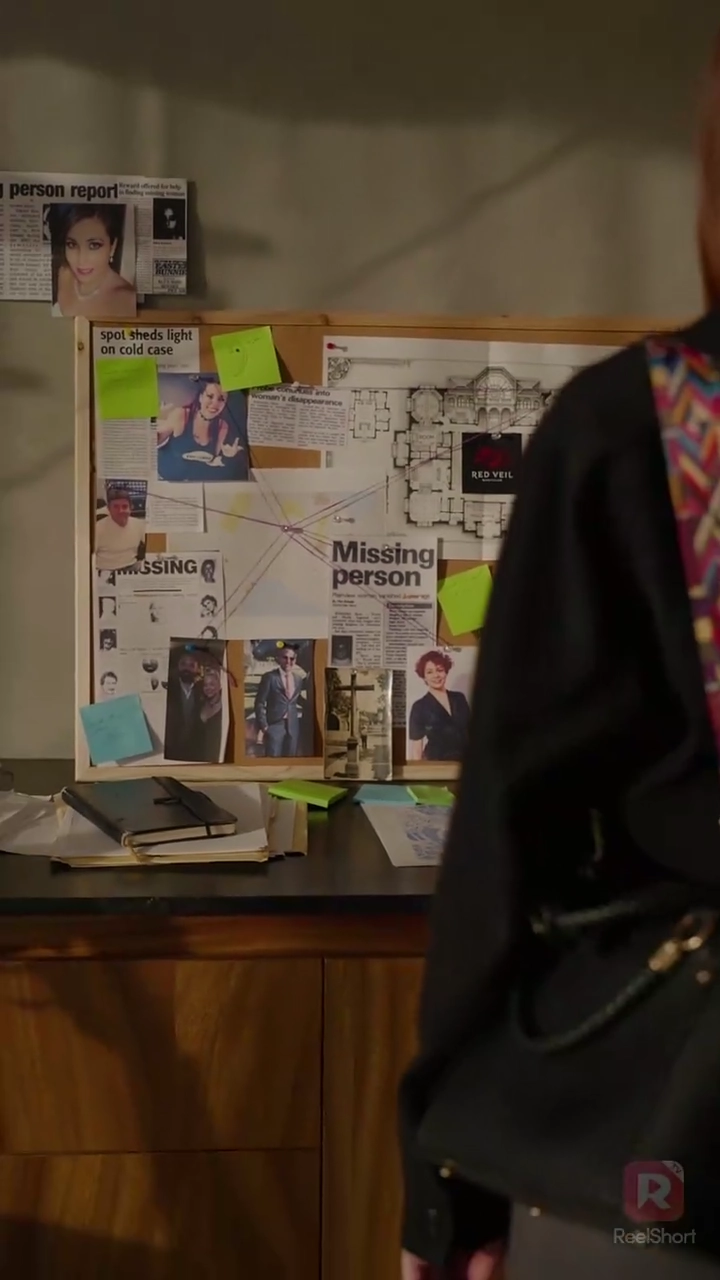 มนต์รักสีเลือดรูปภาพ