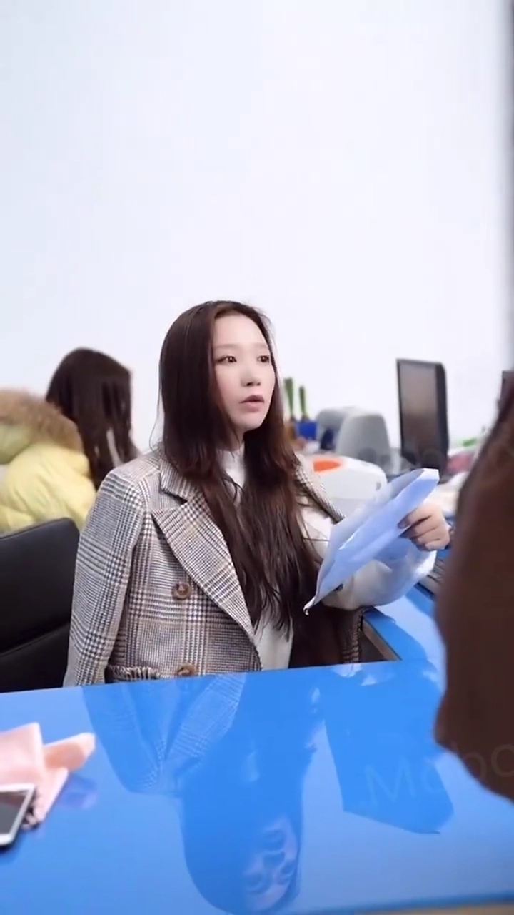 บอสสาวที่ล้มละลายรูปภาพ