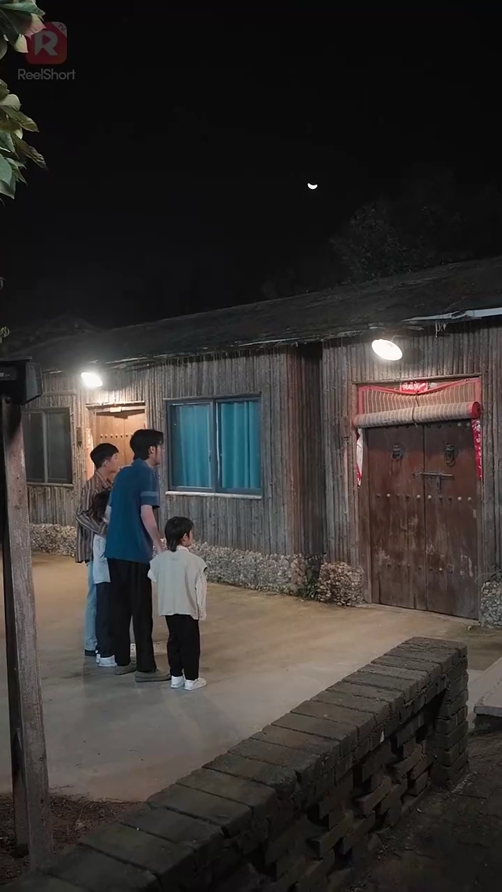 คุณหนูนำโชค ใครอย่าแตะรูปภาพ