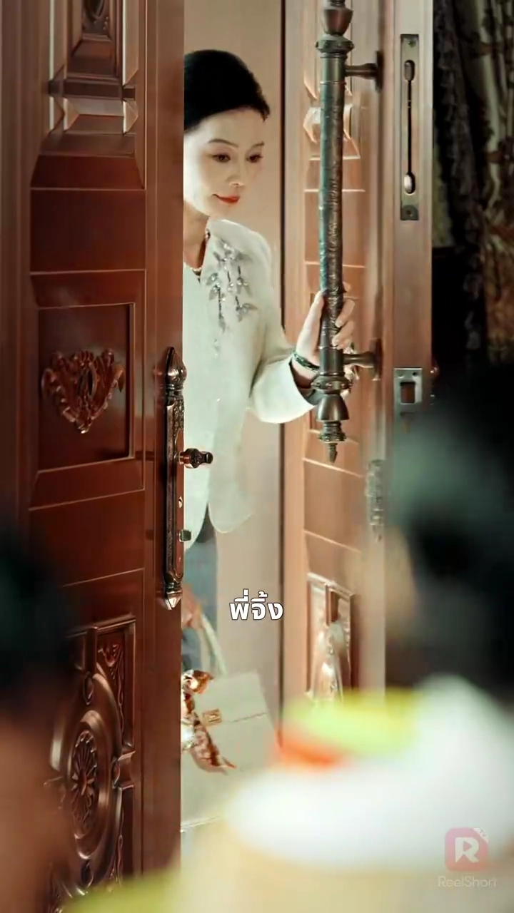 ความลับและหน้ากาก ในบ้านเดียวกันรูปภาพ