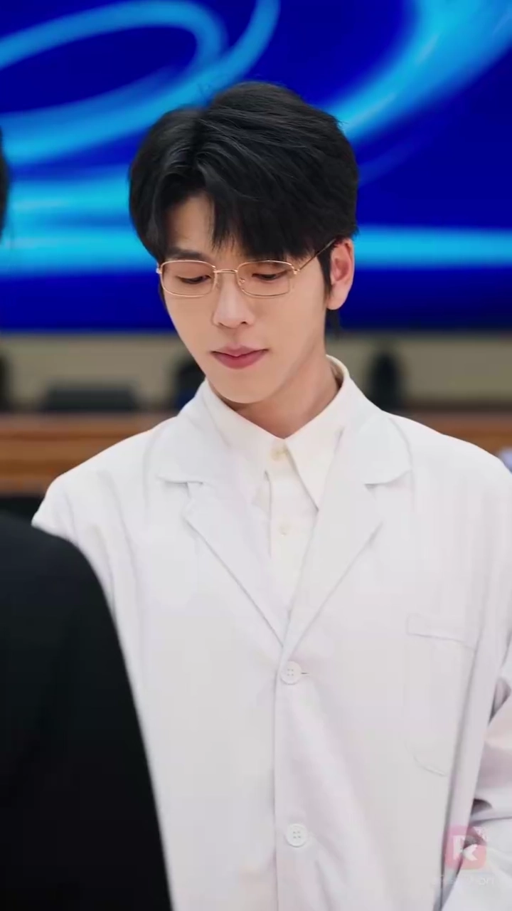 สองชีวิตในวิทยาลัยยอดฝีมือรูปภาพ