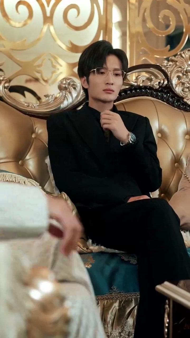 [Versi suara dubbing] Teman Gadis, Istri, Dan Lakukan Bohongfoto