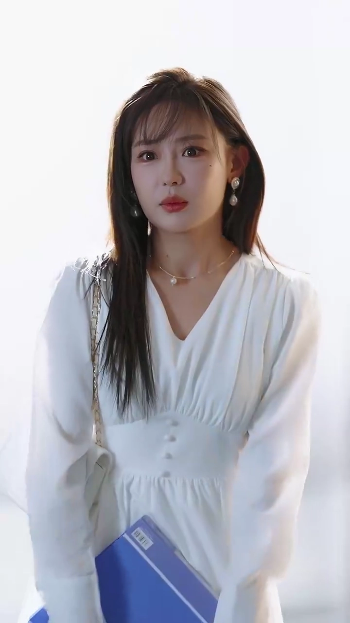 [Versi suara dubbing] Magang yang Tak Terdugafoto