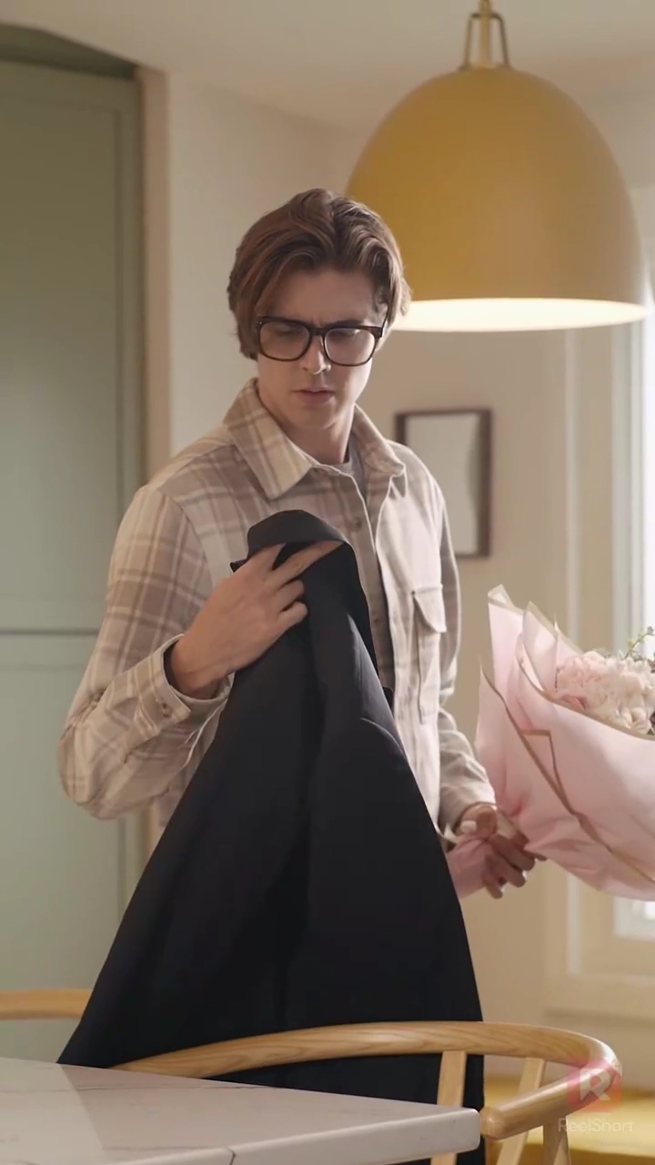 Предавая моего мужа-миллиардерафото