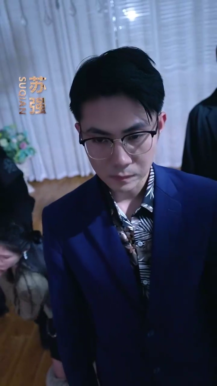 [Versi suara dubbing] Bos Dua Wajah Sayafoto