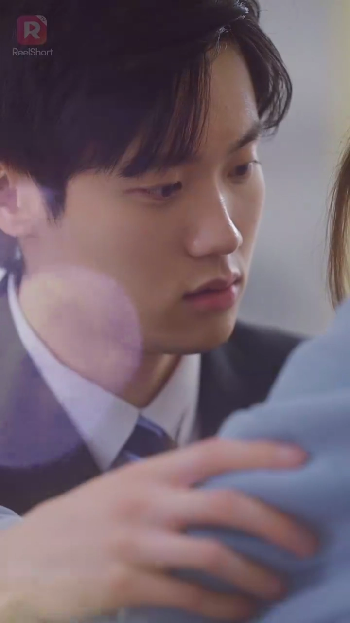 Bayiku Kembali: Ayah CEO Sibuk Kejar Ibuku!foto