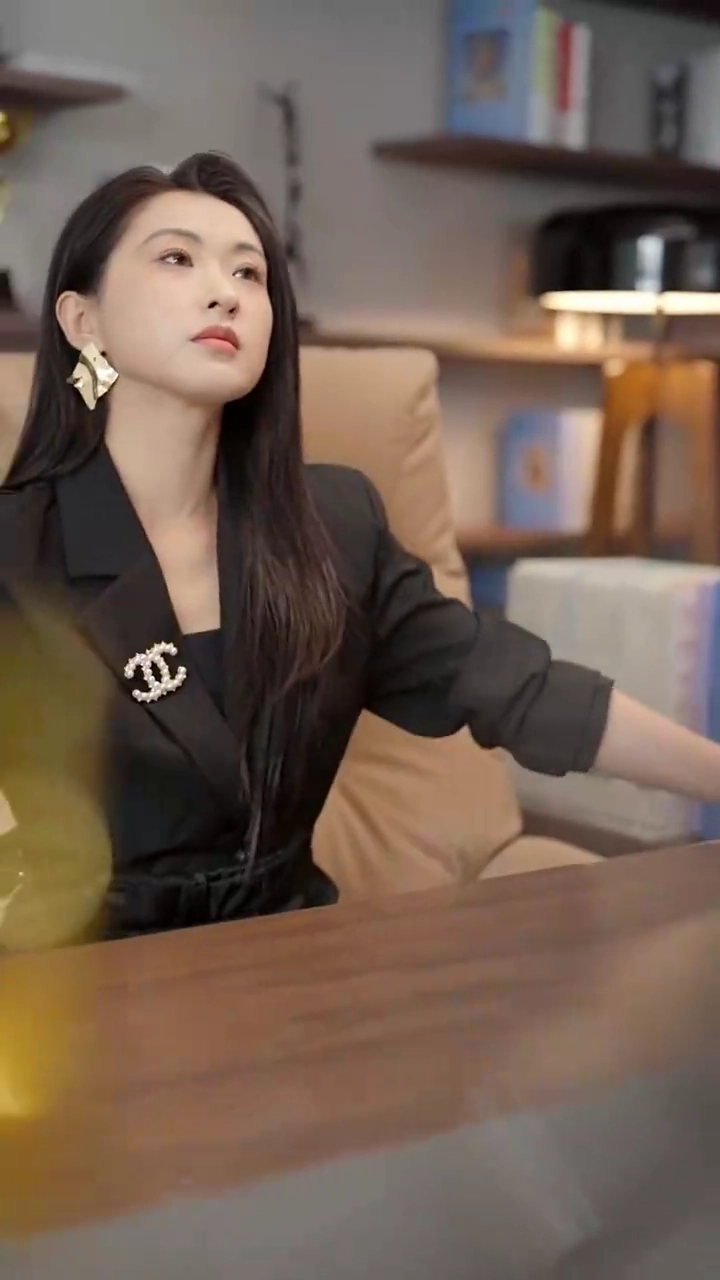 [Versi suara dubbing] Kesedihan Berlian Birufoto