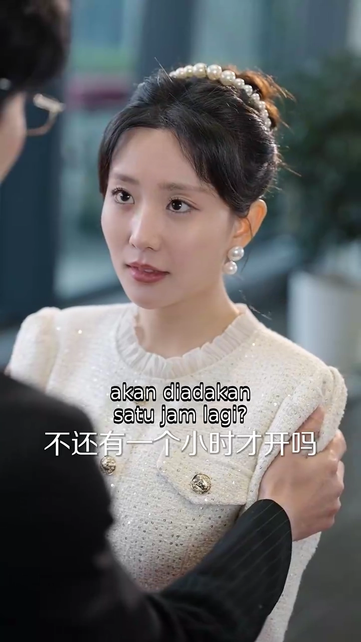 Nyonya yang sebenarnya menyerang balikfoto