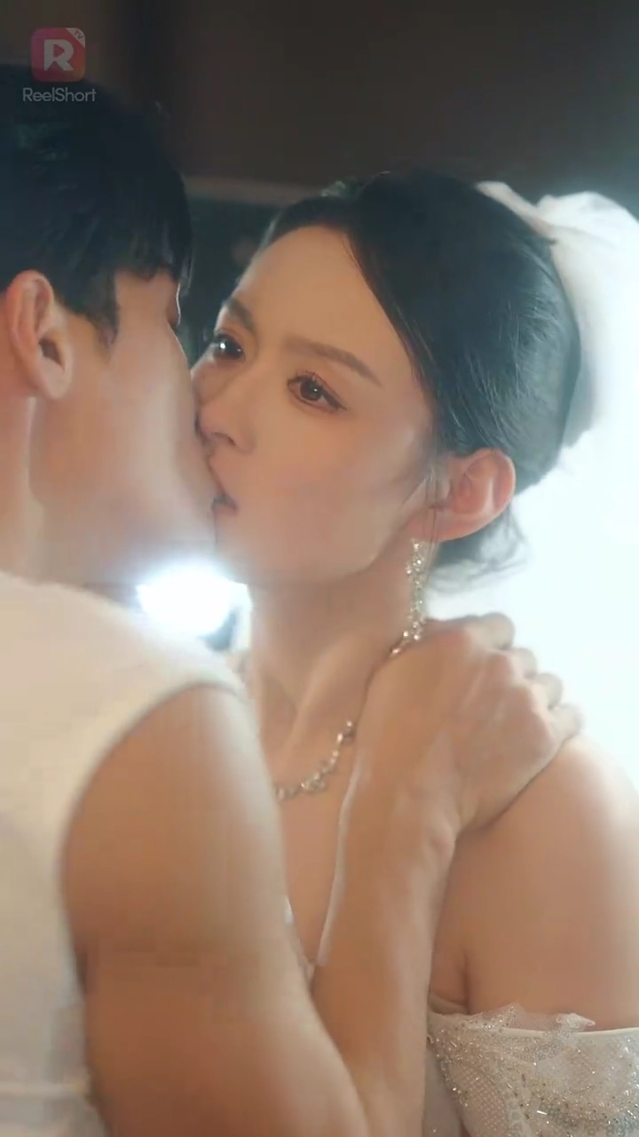 Dimanjakan oleh Suami Gaibkufoto