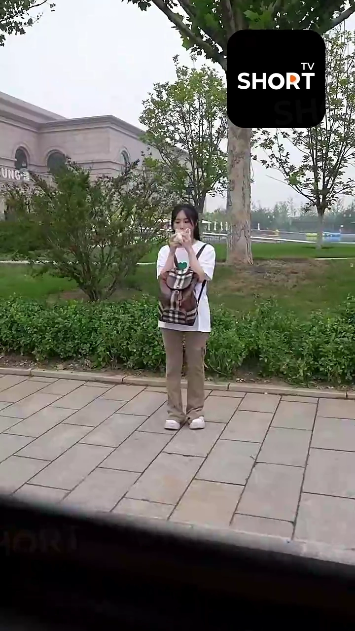 Setelah Menikah Kilat, menjadi Kesayangan Orang Kaya Tersembunyifoto