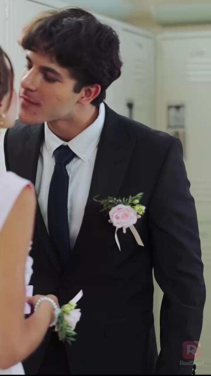 Kakak Tiriku adalah Mantanku?!foto