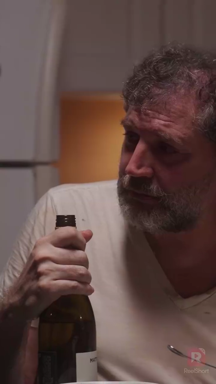 ถูกมัดด้วยเกียรติยศ: ถูกลักพาตัวโดยราชามาเฟียรูปภาพ