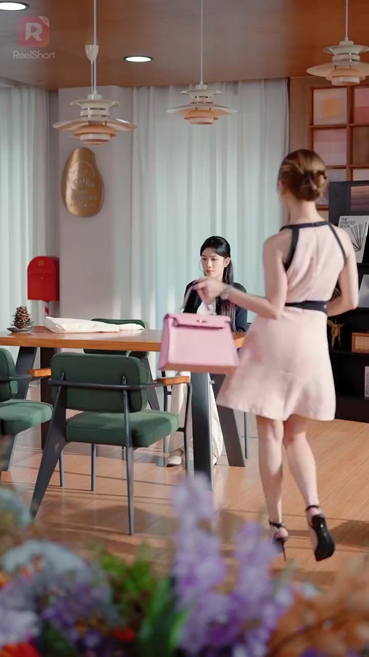 เมื่อสามีทรยศ เธอตัดสินใจจากไปรูปภาพ