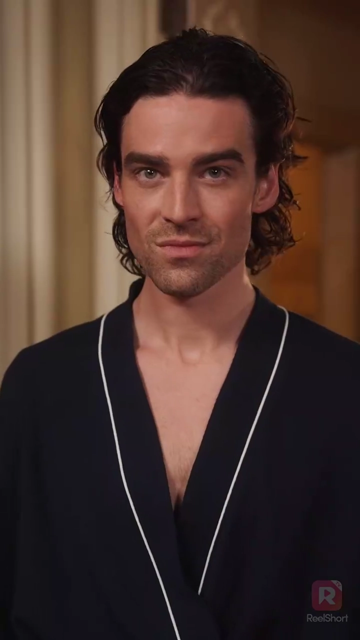 Мальчик по вызову, с которым я познакомилась в Парижефото