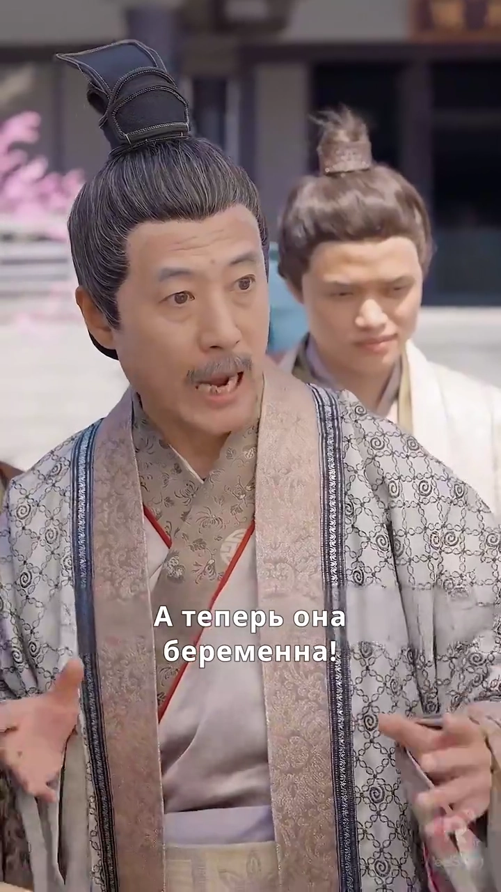 Я дарю жене алебарду с красной кистьюфото