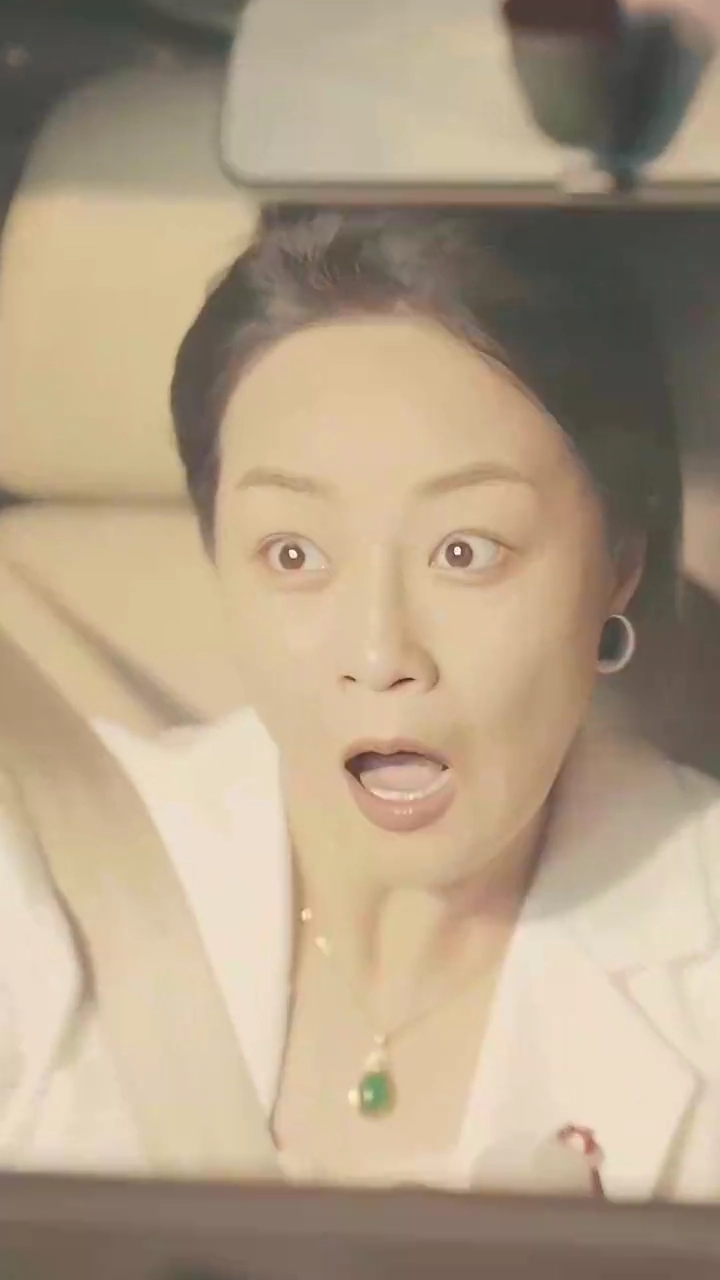 Scavenger QueenPhoto