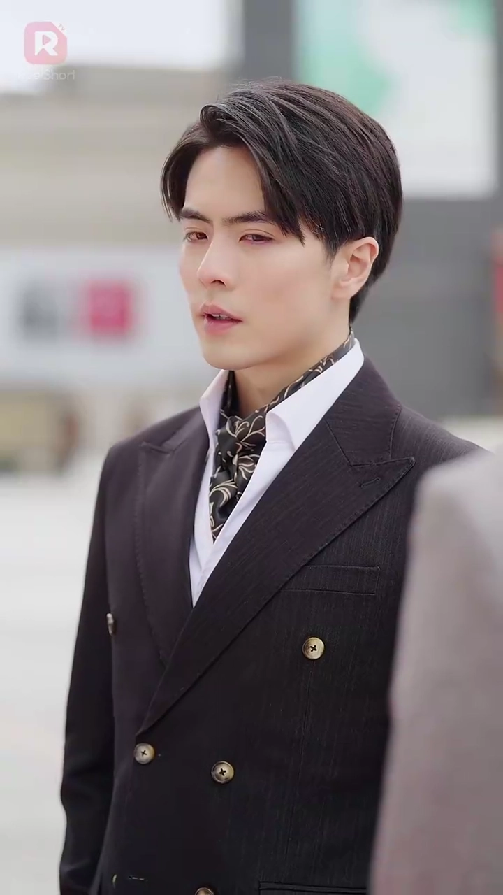 社長、新人インターン生は奥様？写真