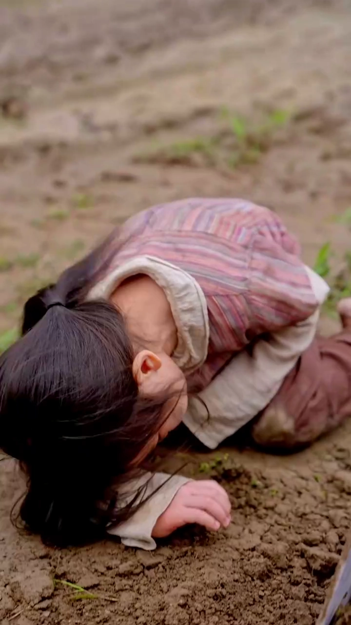 お父さん、私が家を破壊する者を追い出すよ写真