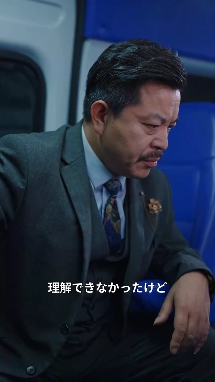 折れた手、断ち切った絆写真