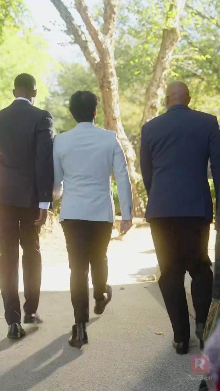 (吹き替え) ホームレスの夫が実は大富豪 ～クリスマスの奇跡～写真