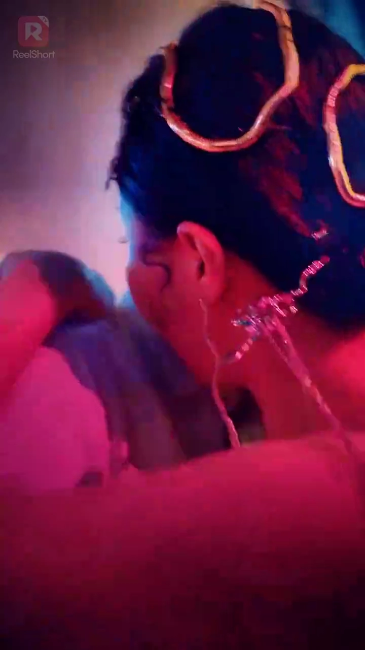 彼と、妖艶な美貌を持つ「魔猫」の秘密…写真