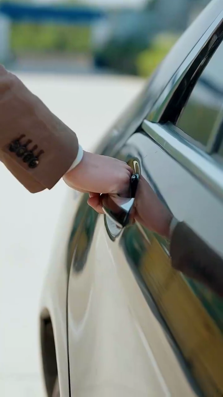 マスクの奥の愛写真