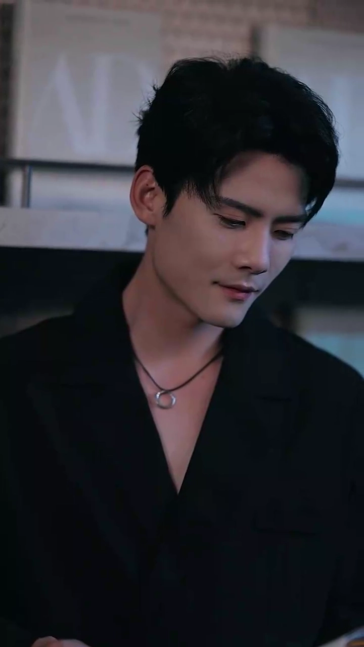 婚约の影、追いかける後悔写真