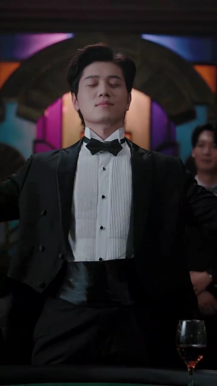 捨てた王冠と百年の賭：悔いと恋心写真