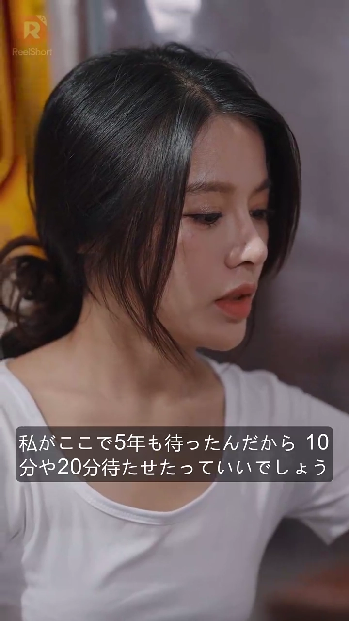 彼の隣にいる、地味だけど「最強」な妻の正体とは写真