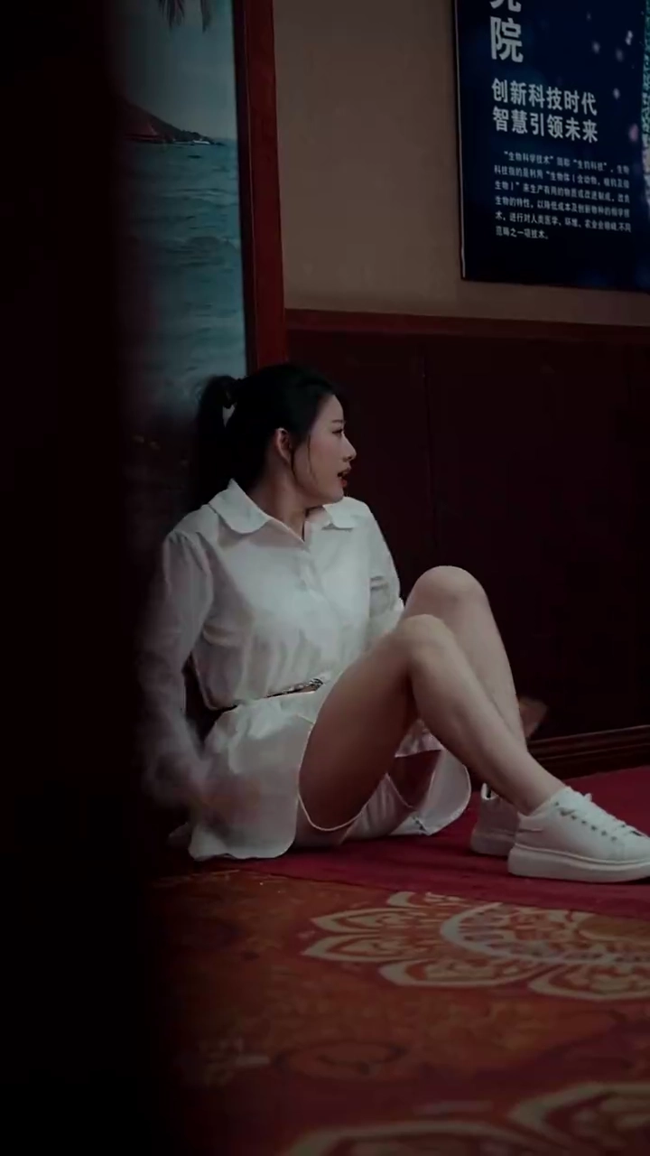 扉の向こうのヒス写真