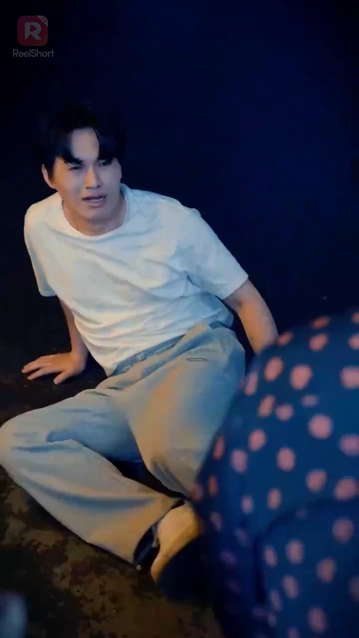 彼と、妖艶な美貌を持つ「魔猫」の秘密…写真