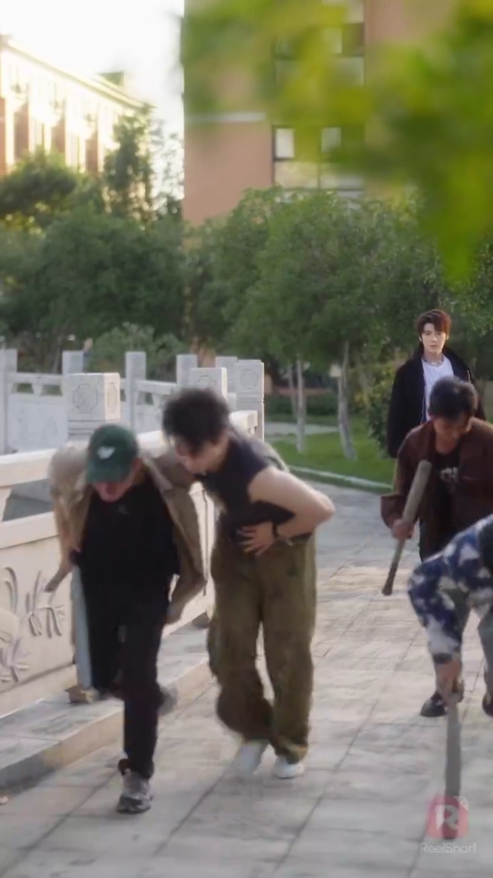 狂愛の暴君： 奪われた少女と嘘の許嫁写真